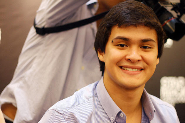 09 October 2011: Matteo Guidicelli during the autograph signing of ABS CBN's special annual publication, Star Magic Catalogue 2012, held at Fully Booked, Bonifacio, Taguig City. (NPPA Images)