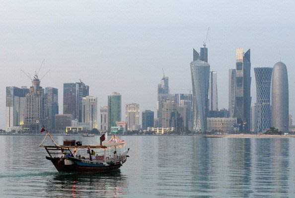 قطر.. الدولة الأكثر ثراءا في العالم وفقا لقائمة جديدة أعدتها مجلة فوربس ومقرها الولايات المتحدة. قطر تملك ثالث أكبر احتياطيات الغاز الطبيعي في العالم، ويبلغ عدد مواطنيها نحو 1.7 مليون شخص. نصيب الفرد 