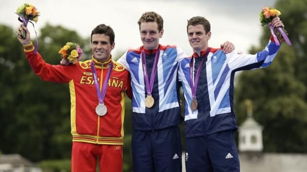 Britain's Alistair Brownlee (C) celebrates his gold medal with his brother Jonathan Brownlee who placed third and silver medallist Spain's Javier Gomez (L) after the men's triathlon final during the London 2012 Olympic Games (Reuters)