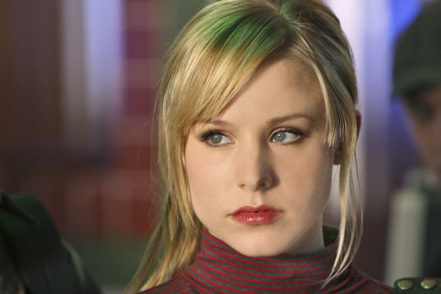 FILE - This 2007 publicity photo supplied by the CW shows Kristen Bell, who plays the title role in "Veronica Mars" on The CW Network. “Veronica Mars” creator Rob Thomas and stars of the TV show that aired from 2004-07 have launched an online fundraising campaign for a big-screen version. (AP Photo/CW, Michael Desmond, File)