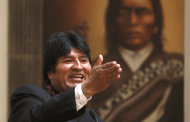 El presidente boliviano Evo Morales en el discurso de juramentación de su nuevo gabinete, el 23 de enero de 2012 en La Paz, Bolivia. Los indígenas que propulsaron a Morales al poder se han convertido en una piedra en el zapato del mandatario al que acusan de no defender sus intereses como había prometido. (Foto AP/Juan Karita, Archivo)