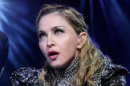 Madonna Lucuti Bajunya Demi Dukung Malala Yousafzai