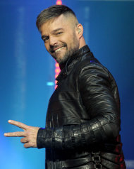 Des fans de Ricky Martin dans la bouche d'aération pour un autographe