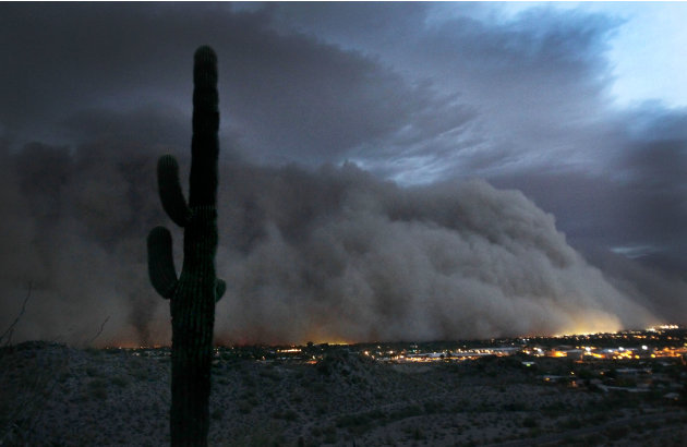 A giant dust storm covers Phoenix, Ariz., Tuesday, July 5, 2011. (AP Photo/The Arizona Republic, Rob Schumacher)