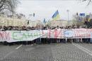 Miles de manifestantes opositores ucranianos marcharon hoy desde el parque Taras Shevchenko de Kiev, donde habían comenzado una gran protesta contra el Gobierno, hacia la plaza de la Independencia, que estaba cercada por la policía tras el violento desalojo de la madrugada del sábado. EFEMiles de manifestantes opositores ucranianos marcharon hoy desde el parque Taras Shevchenko de Kiev, donde habían comenzado una gran protesta contra el Gobierno, hacia la plaza de la Independencia, que estaba cercada por la policía tras el violento desalojo de la madrugada del sábado. EFEMiles de manifestantes opositores ucranianos marcharon hoy desde el parque Taras Shevchenko de Kiev, donde habían comenzado una gran protesta contra el Gobierno, hacia la plaza de la Independencia, que estaba cercada por la policía tras el violento desalojo de la madrugada del sábado. EFE