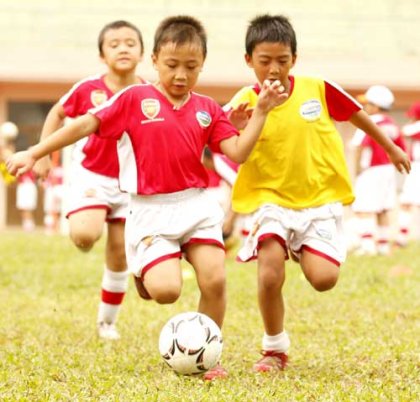 Cho trẻ chơi thể thao cũng là cách giúp tăng trưởng chiều cao - Ảnh: Quân Nam