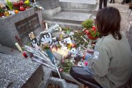 Atualmente, uma simples lápide com o nome de Jim Morrison é um dos túmulos mais visitados do cemitério de Père-Lachaise, onde também estão sepultados Chopin, Marcel Proust e Oscar Wilde. O local está repleto de frases que homenageiam o ícone do rock dos anos 60.