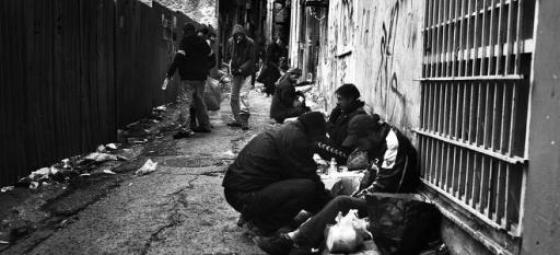 Φτώχεια, ναρκωτικά και πορνεία: Συγκλονιστικό φωτορεπορτάζ του Vice στην Αθήνα της κρίσης