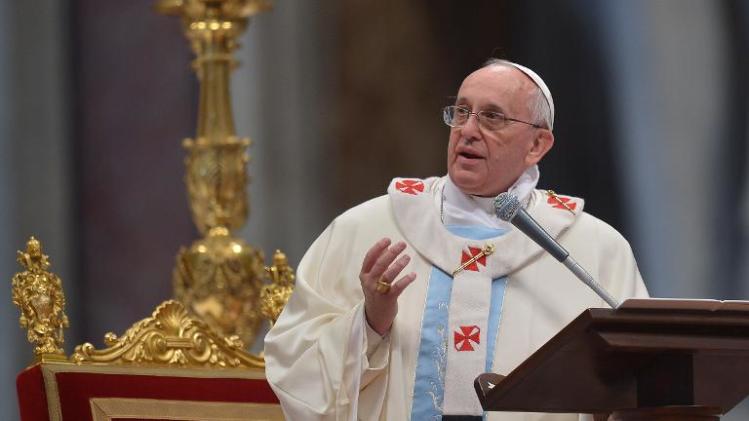 Papa Francis lleva una misa en la Basílica de San Pedro en el Vaticano el 01 de enero 2014
