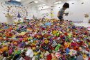 Photos: 100,000 unwanted toys turned into art