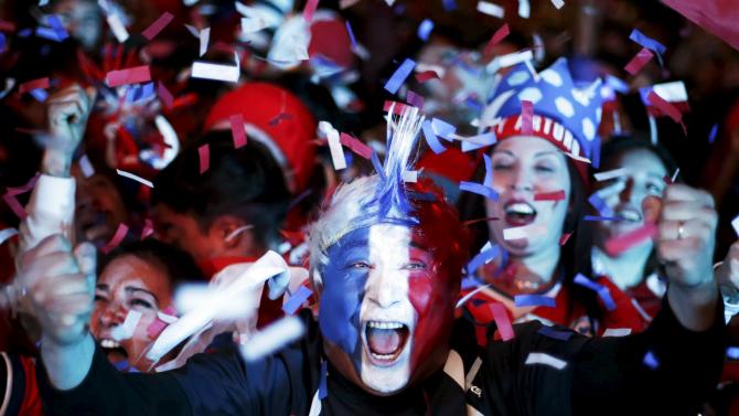 Fans of Chile celebrate the goal of Chile&#39;s Eduardo Vargas while watching a broadcast of the Copa America semi-final soccer match against Peru at the Fan Fest in Santiago