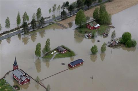 Heavy rains turn roads into rivers in Norway 201352492936438734_20