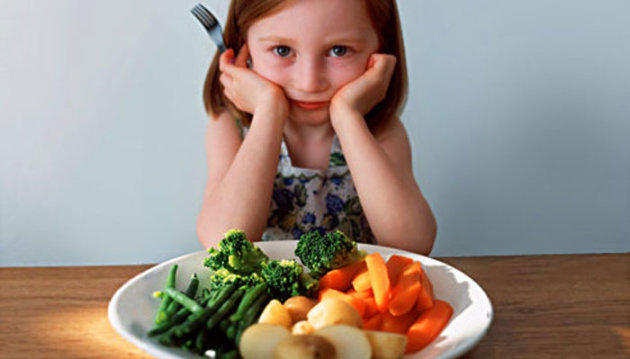 طرق مبتكرة لتشجيع طفلك على تناول الخضروات 363681