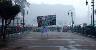 آلاف المتظاهرين يحتشدون بـ"التحرير".. و"الأطباء" تشكل مستشفى ميدانى فى الميدان S120122594632