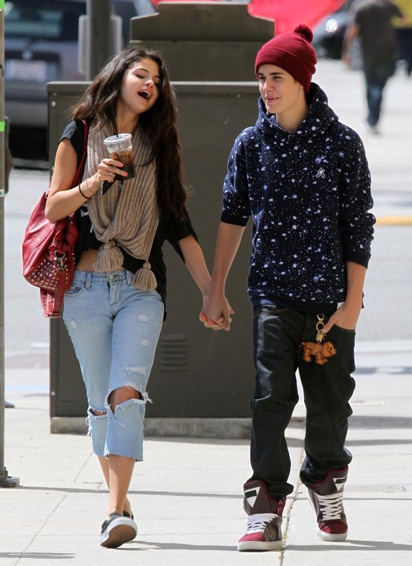 Justin Bieber Visiting Europe  Will He See Selena Gomez?