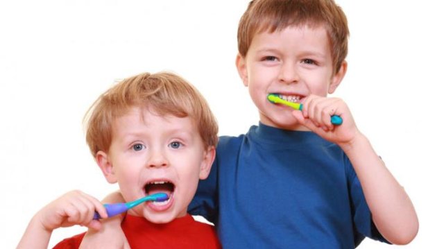 حافظى ابتسامة طفلك وصحة أسنانه
