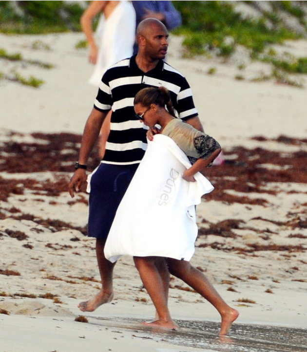Beyoncé y Jay-Z en la playa!  T30840023