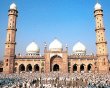 Masjid Taj Ul di Bhopal antara masjid yang paling besar di benua Asia.
