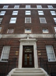 LONDON, ENGLAND - JULY 02: A general view of the Lindo Wing of St Mary's Hospital as the UK prepares for the birth of the first child of The Duke and Duchess of Cambridge at St Mary's Hospital on July 2, 2013 in London, England. (Photo by Jordan Mansfield/Getty Images)