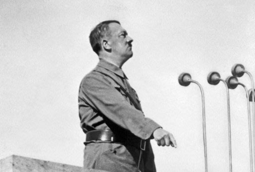 ادولف هيتلر في 1937