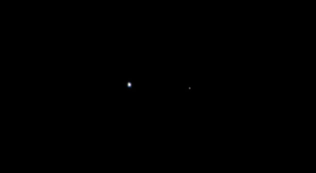 La Tierra (izq.) y la Luna (der.) a a 9,7 millones de kilómetros en el espacio. (NASA/JPL-Caltech )