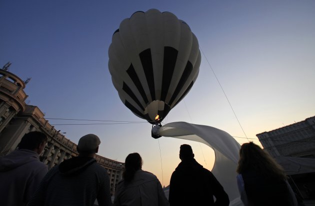 A hot air balloon lifts off …