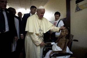Pope Francis visits a pediatric hospital in Bangui&nbsp;&hellip;