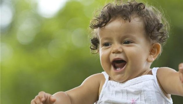 كيف يكون طفلك سعيد ما بين سن عام وعامين 339892