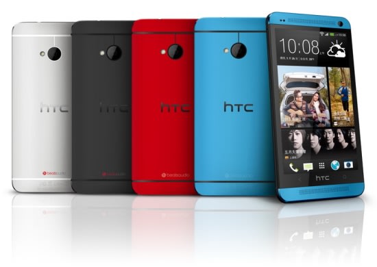 HTC One系列左起：HTC One冰川銀、絕地黑、魅麗紅與極光藍