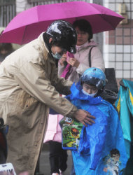 穿上雨衣吧 (圖)