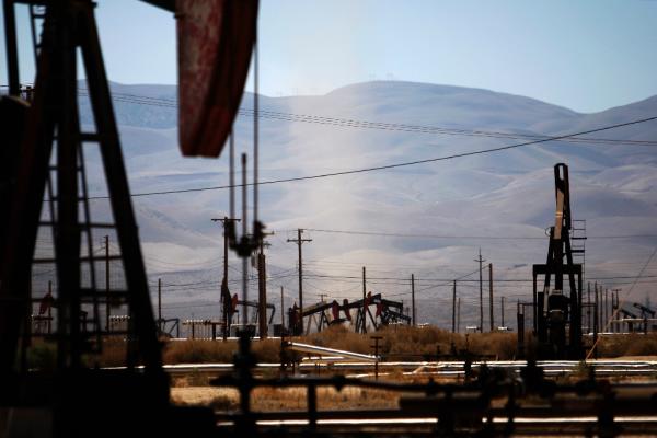 OPEC keeps taps open despite low oil price