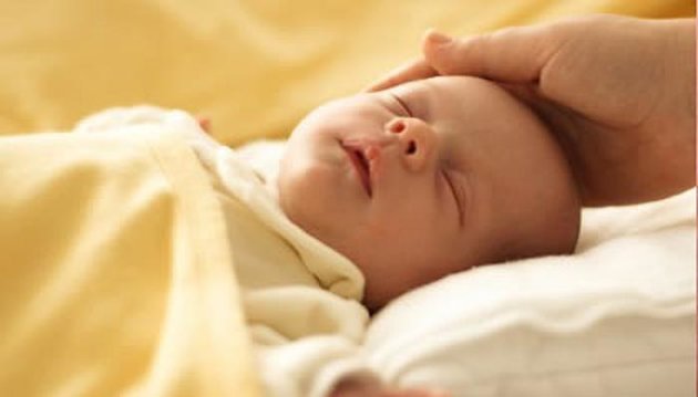 نوم الطفل حديث الولادة وحتى ثلاثة أشهر 333863