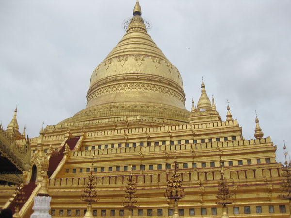 Một ngôi chùa vàng ở Bagan - tượng trưng cho hình ảnh văn hóa của đất nước Myanmar.