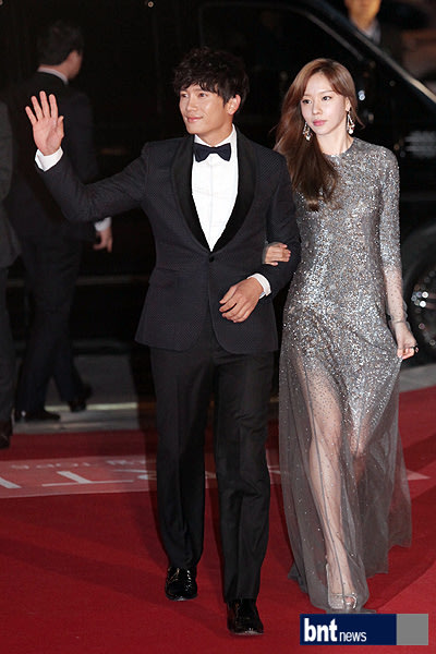 BIFF,  Kim A joong, see-through dress emphasize her slim silky legs