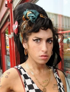 Rambu di Sekitar Rumah Amy Winehouse Hilang!