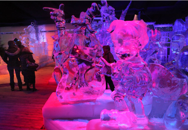 http://l.yimg.com/bt/api/res/1.2/ayJQjS..JcdET4LlVPM_SA--/YXBwaWQ9eW5ld3M7Zmk9aW5zZXQ7aD00MzQ7cT04NTt3PTYzMA--/http://media.zenfs.com/en_us/News/gettyimages.com/snow-ice-sculpture-festival-bruges-20111215-111103-503.jpg