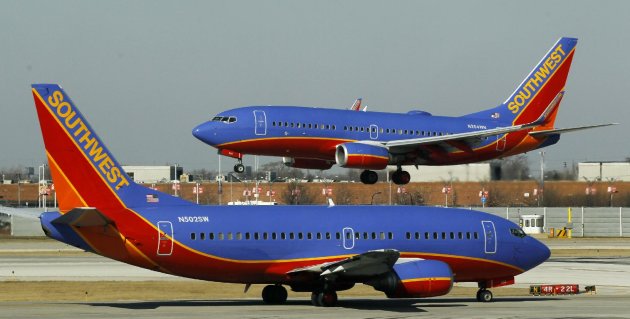 Southwest grounds flights due to computer glitch