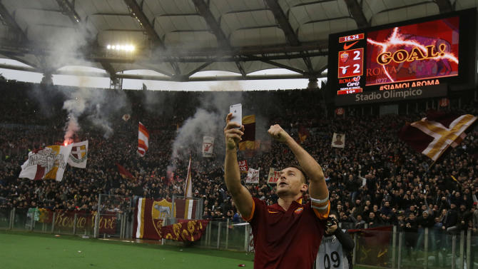Roma&#39;s Francesco Totti celebrates after scoring during a Serie A soccer match between Roma and Lazio at Rome&#39;s Olympic stadium, Sunday, Jan. 11, 2015. (AP Photo/Gregorio Borgia)