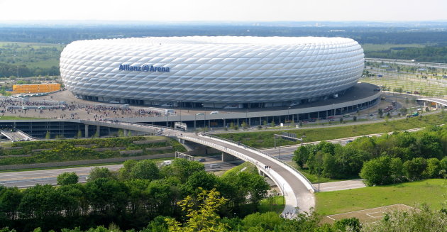 افضل 10 ملاعب بالعالم 4--Allianz-Arena-jpg_171701