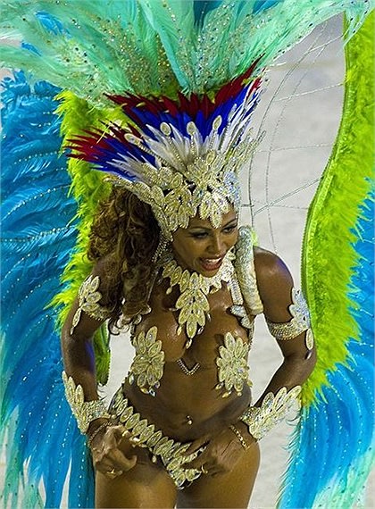 Vũ nữ samba nóng bỏng trong lễ hội Carnival Brazil