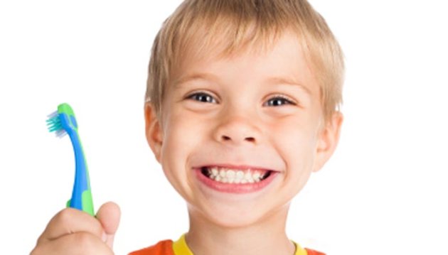 حافظى ابتسامة طفلك وصحة أسنانه