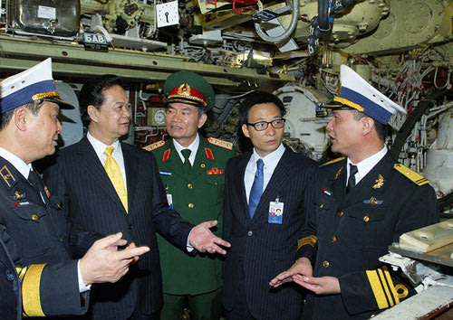 Chùm ảnh Thủ tướng thăm tàu ngầm Hà Nội 6