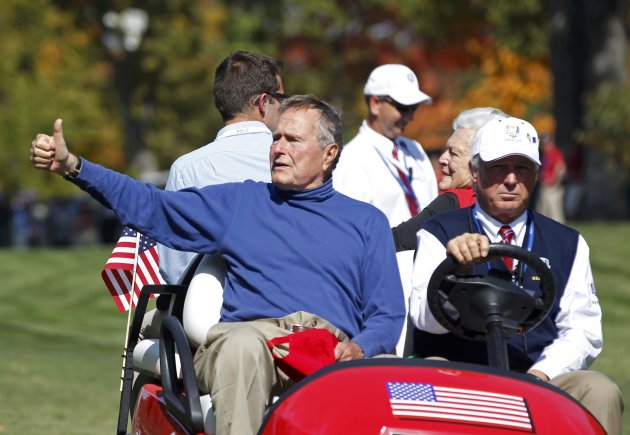 Former President George H. W. Bush stable in hospital - Yahoo! News