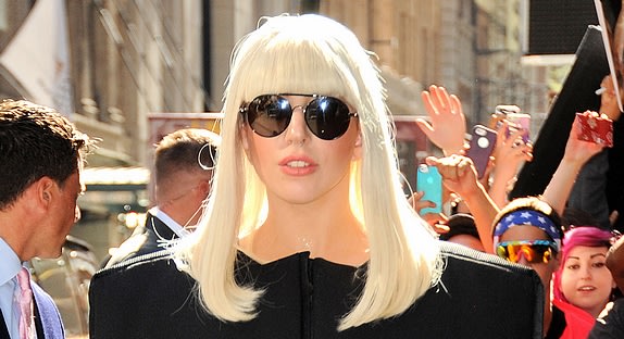 Lady GaGa : Lady Gaga évoque sa rivalité avec Christina Aguilera : "Ça n'a aucun sens"
