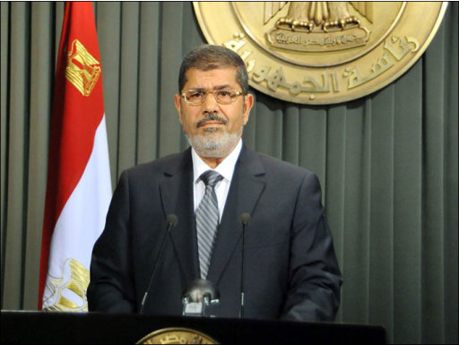 مرسي يدعو لمعاملة المتظاهرين بالقانون 42ad407c-488e-40d3-b876-e72e1440b631