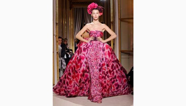 أحدث صيحات المصمم الإيطالي Giambattista Valli