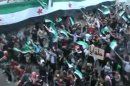 Unos manifestantes anti-régimen marchan por Helfaya