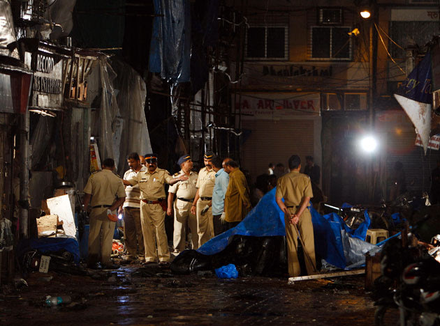 மும்பையில் குண்டுவெடிப்பு [PHOTOS] Mumbai-blasts-photos-140711-13_040742