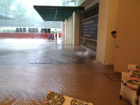 Torrential downpour triggers floods across S'pore | SingaporeScene ...