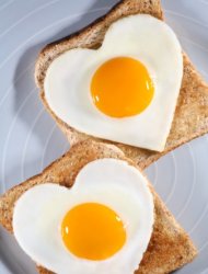 Trứng là một loại thực phẩm bổ dưỡng. Tuy nhiên, việc lựa chọn và chế biến không đúng cách loại thực phẩm này lại có thể gây nên những ảnh hưởng xấu tới sức khoẻ cơ thể. Dưới đây là những sai lầm thường gặp khi sử dụng trứng: